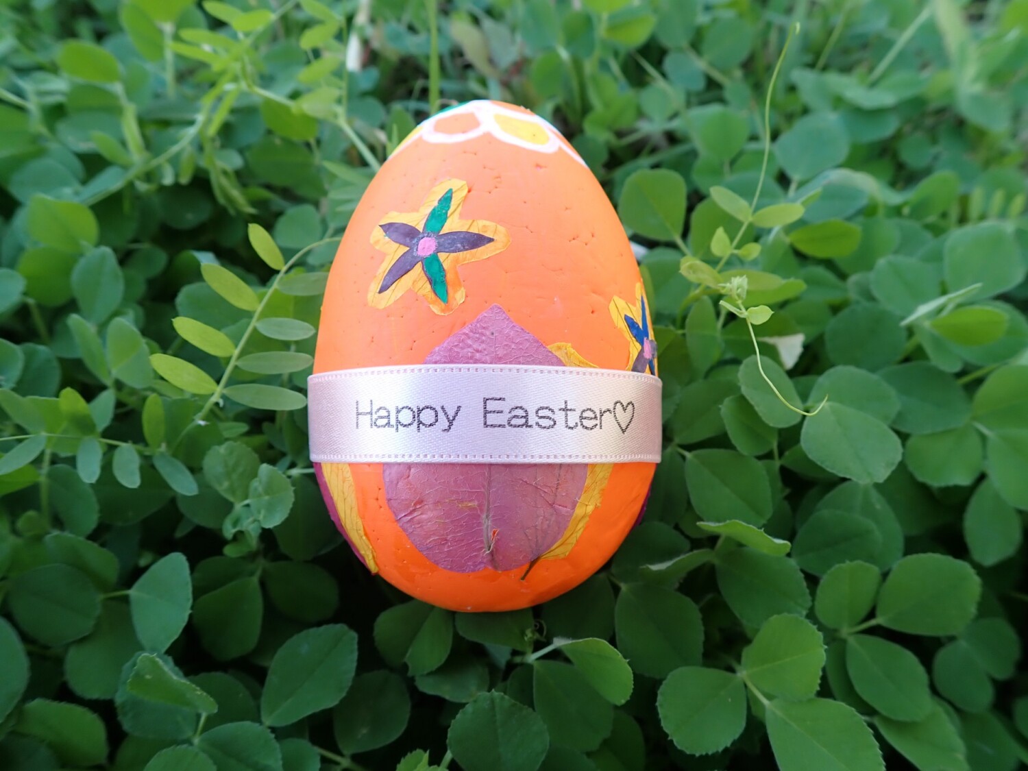 Okinawan plant experience event making easter eggs with pressed